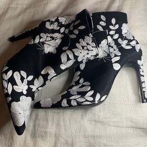 Zara floral embroidered booties size 40